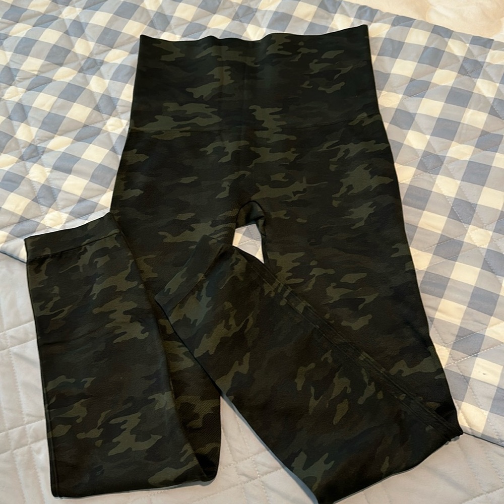 SPANX seamless leggings green camo L